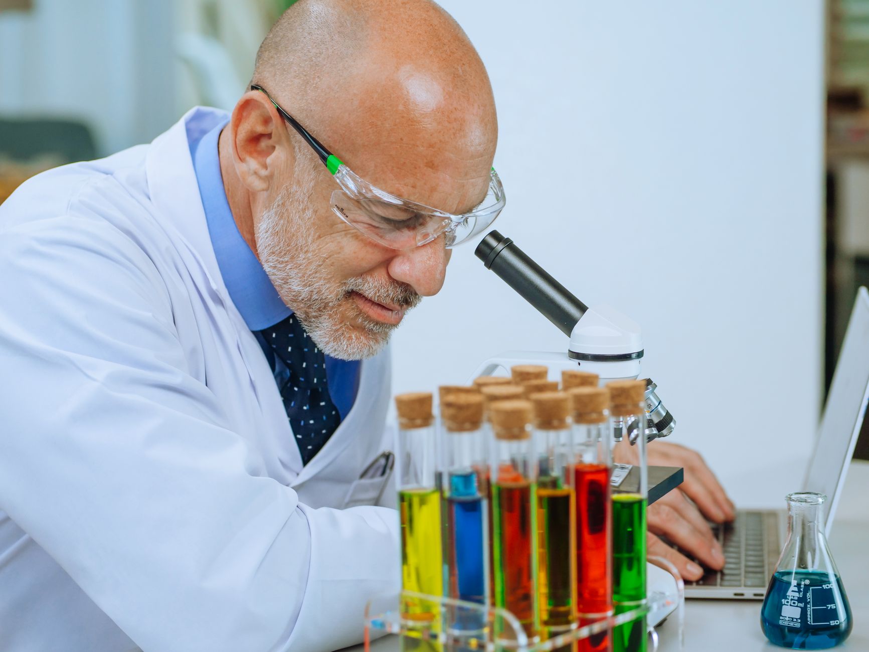 AutoRecLab: Describe the Experiment, Get the Code!