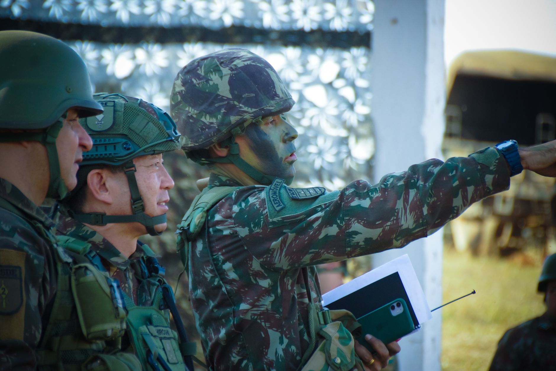 EUA atacam alvos militares no Irã e Trump ameaça ampliar ofensiva