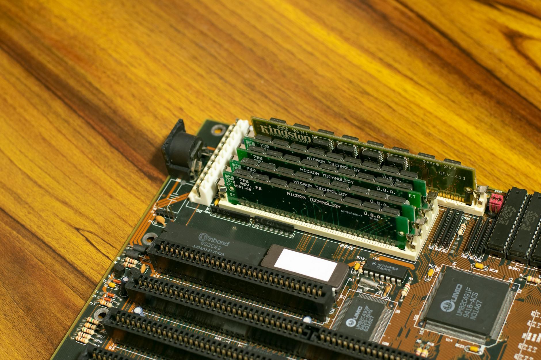 Micron passa pela primeira vez da casa do US$ 1 trilhão em valor de mercado