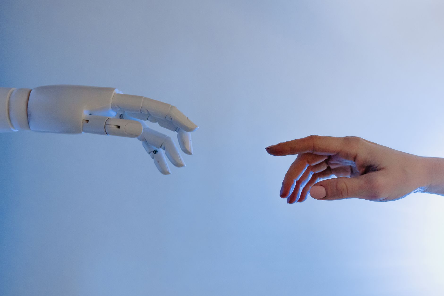 Novas mãos do robô NEO se aproximam das humanas em força e velocidade; veja vídeo