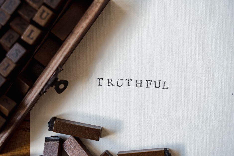 The One-Pixel of Reasoning: One Truthful Relation Is Enough to Mislead LLM Agents
