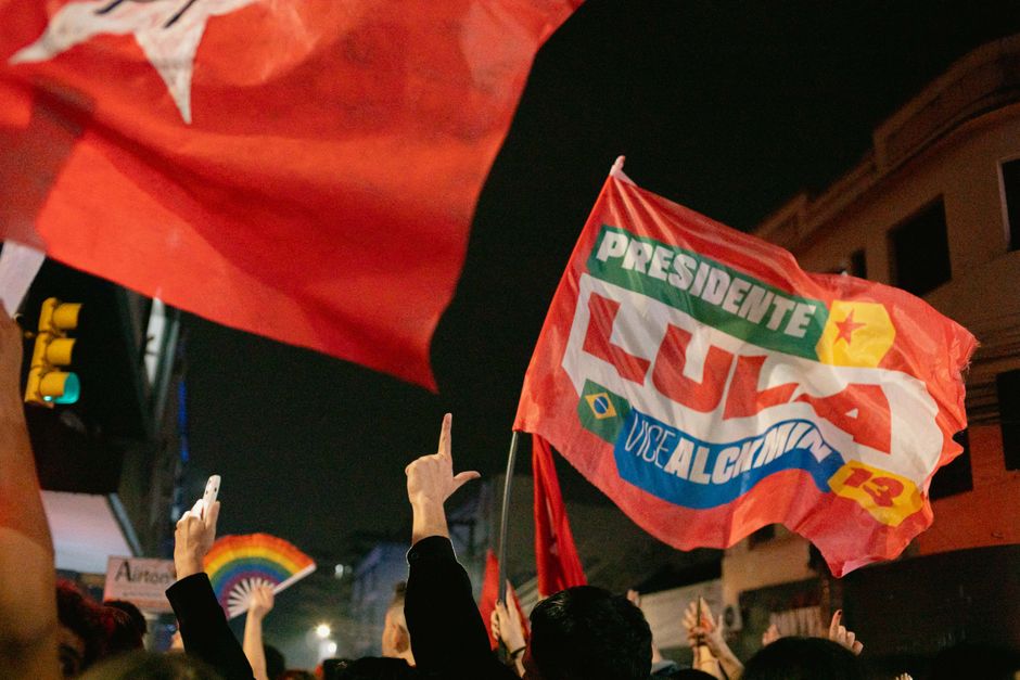 Lula reage e reduz vantagem, mas Flávio Bolsonaro segue favorito, diz diretor da Nexus