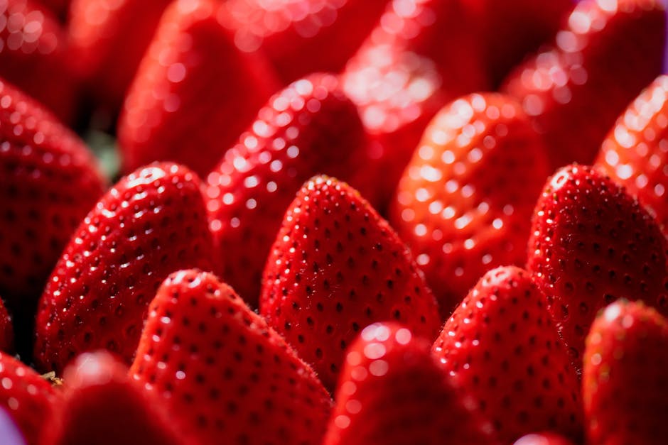Morango, uva e espinafre: veja o ranking dos alimentos com mais resíduos de pesticidas em 2026