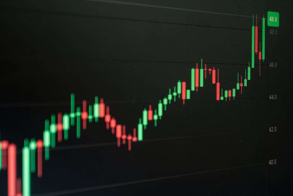 Ibovespa volta aos 186 mil pontos e dólar cai para menor valor em 2 anos, a R$ 4,91