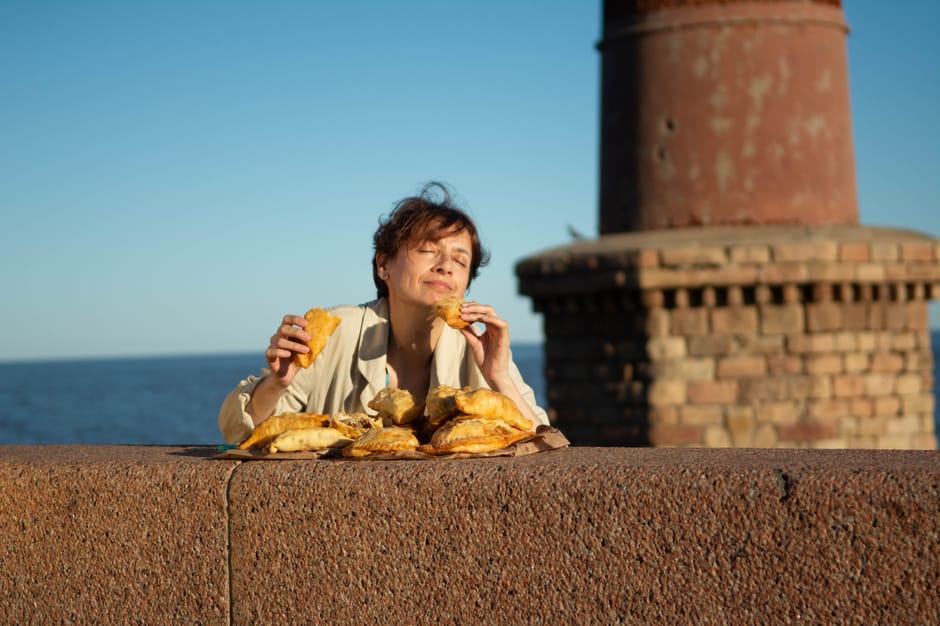 Dona do 'iFood europeu' entra na mira da Uber em disputa global por delivery