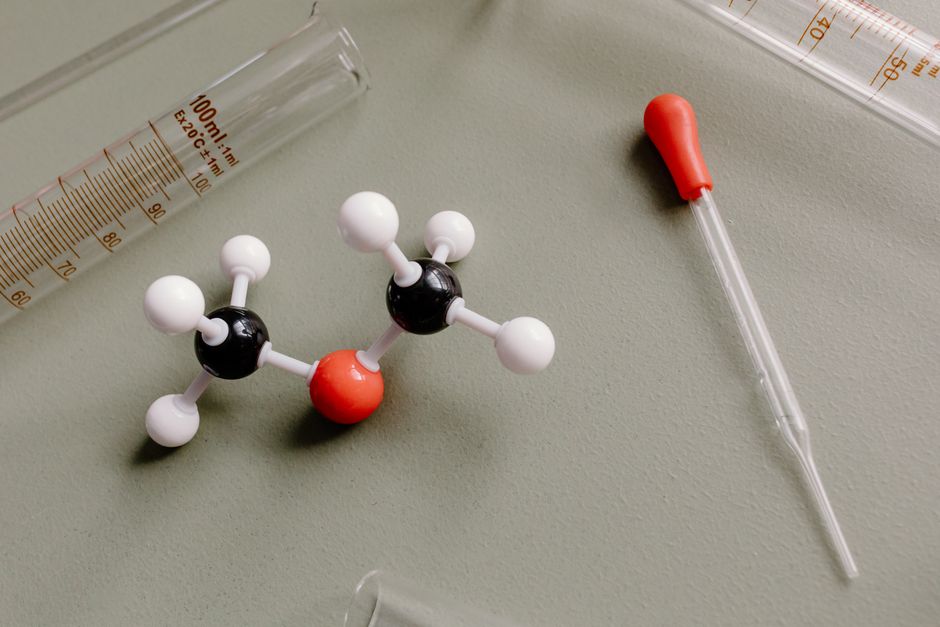Estudo identifica molécula que ajuda cérebro a combater o Alzheimer