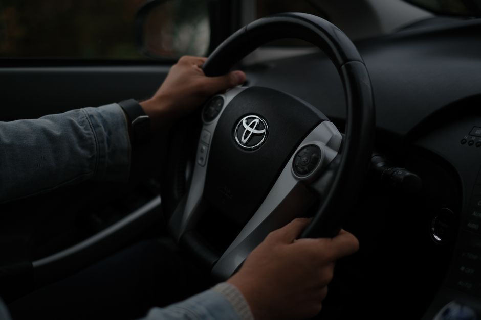 Toyota lança primeiro carro 100% elétrico no mercado brasileiro