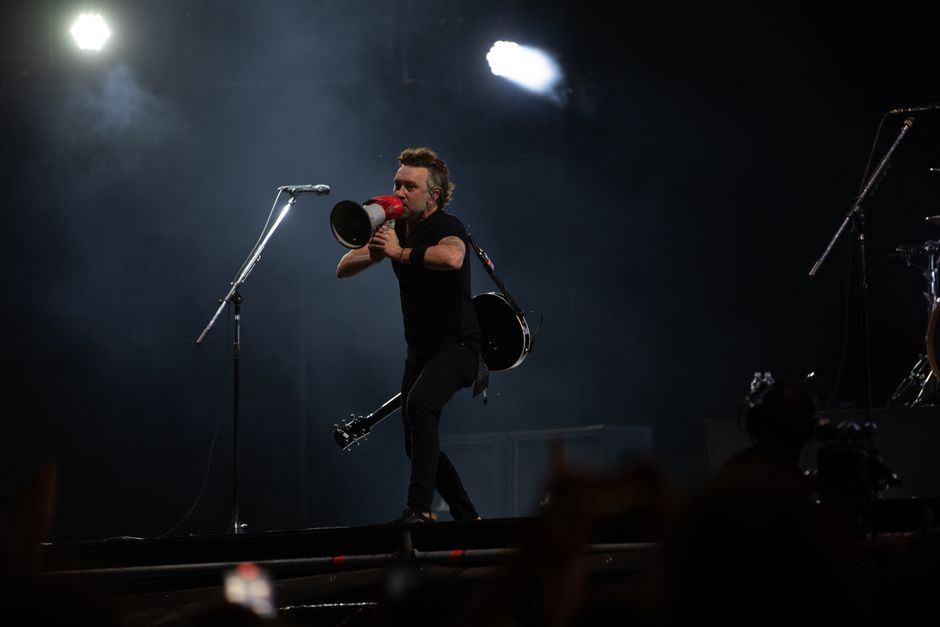 Eddie Vedder está de volta: cantor anuncia apresentações no Brasil em 2026