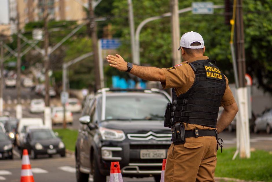 EUA atacam alvos militares no Irã e Trump ameaça ampliar ofensiva