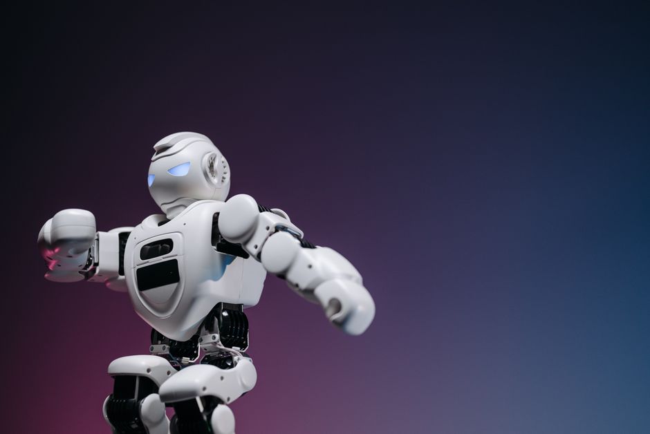 Automated Background Swapping for Robustness against Spurious Backgrounds