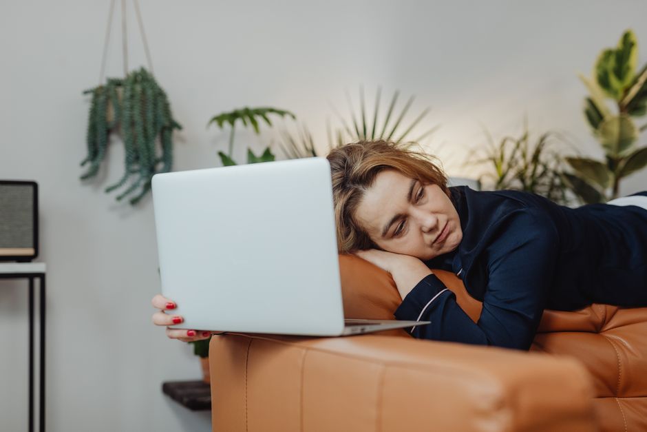 Cansado do atraso na CazéTV, ele 'driblou o delay' criando uma extensão no Chrome
