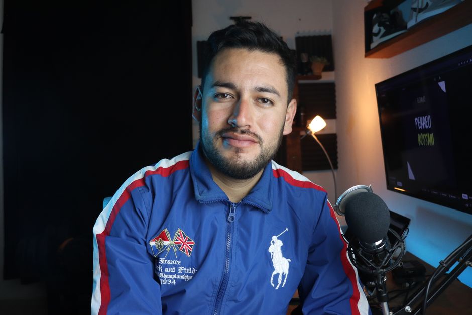 Aos 28, ele fez fortuna com o YouTube e abriu um banco. Agora, cria influencers de IA com R$ 19 mi