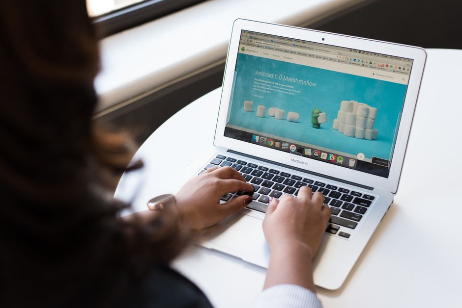 Tem como sumir da internet? O que é possível fazer para tirar seus dados de sites de busca