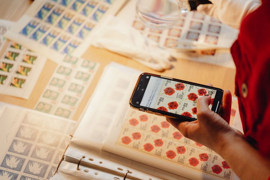 Improving Item Discoverability in e-Commerce Search via Related Intent Generation