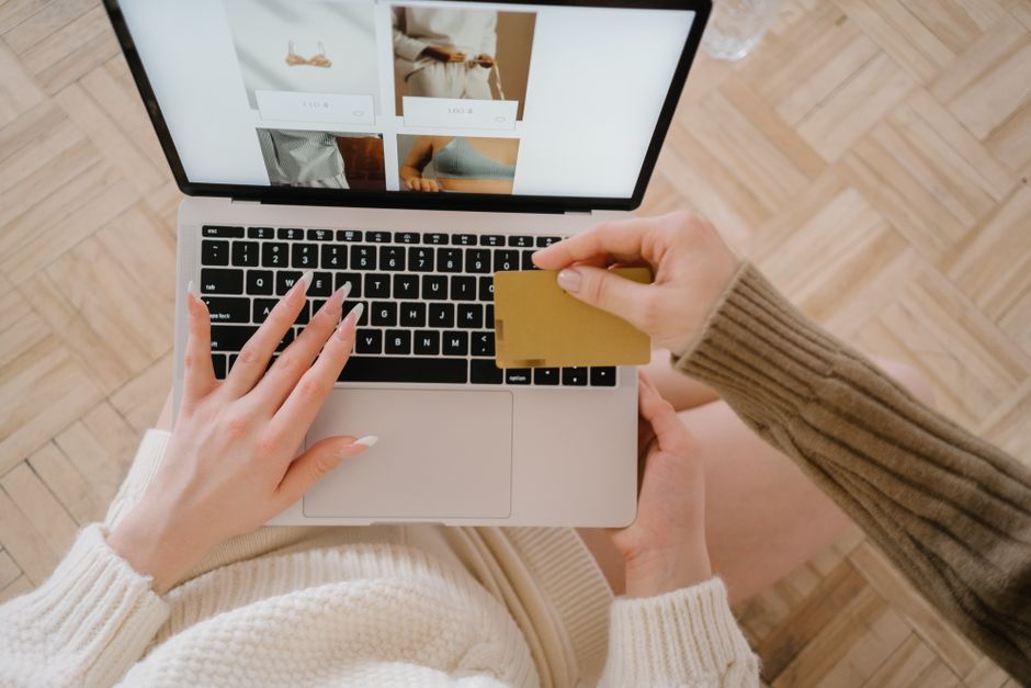 Brasileiro não 'desliga' do e-commerce nem dentro da loja física, revela pesquisa
