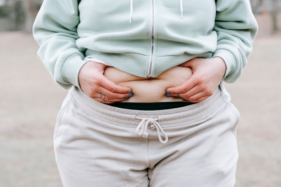 Mulher descobre ser barriga de aluguel de bilionário que teria mais de 100 filhos