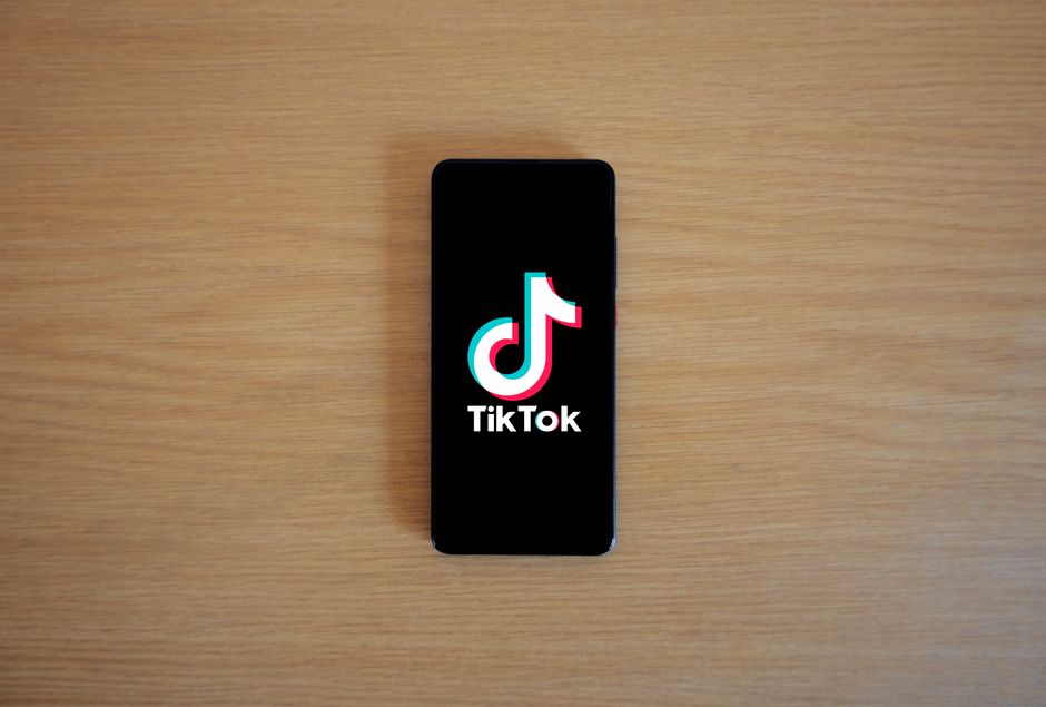TikTok leva ClubHouse para Paris com foco em moda, beleza e criação de conteúdo brasileiro
