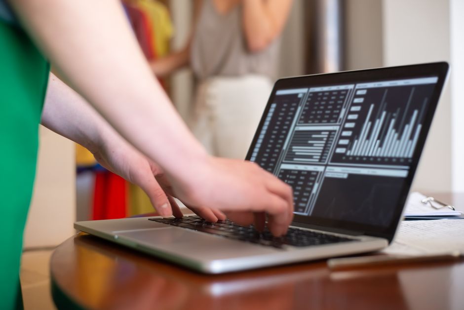 De tecnologia a vendas: empresas chinesas abrem centenas de vagas e atraem profissionais brasileiros