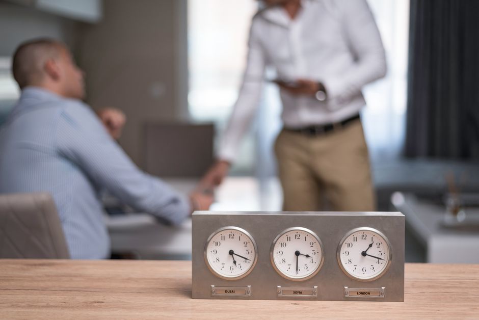 57% do tempo de trabalho é gasto em reuniões, e-mails e chats; veja como a IA pode mudar isso