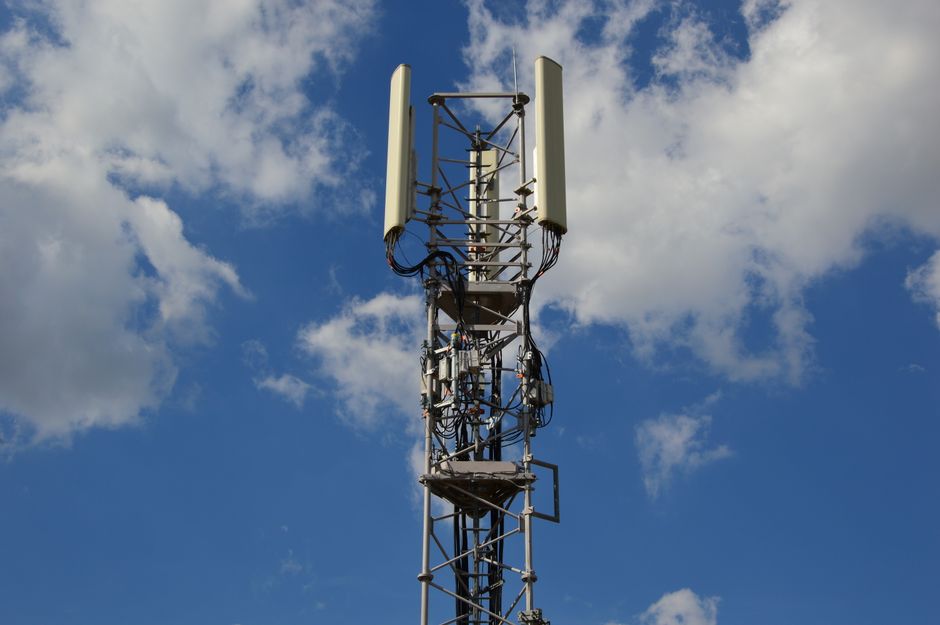 WaveDigger: Dig into wireless signals to discover their physical locations