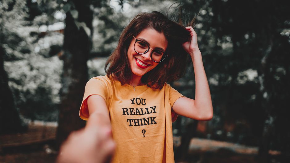 Pessoas emocionalmente inteligentes usam uma frase de 3 palavras para orientar sua relação com a IA