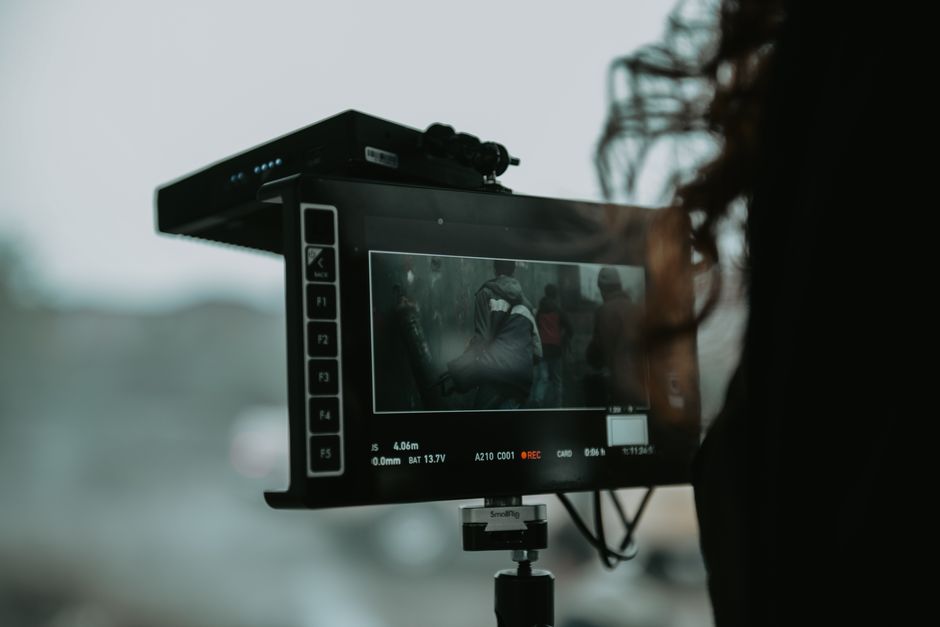 7 filmes e séries para maratonar no streaming neste fim de semana