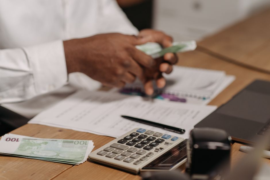 Quanto custa financiar a casa própria em outubro? Compare juros cobrados pelos bancos