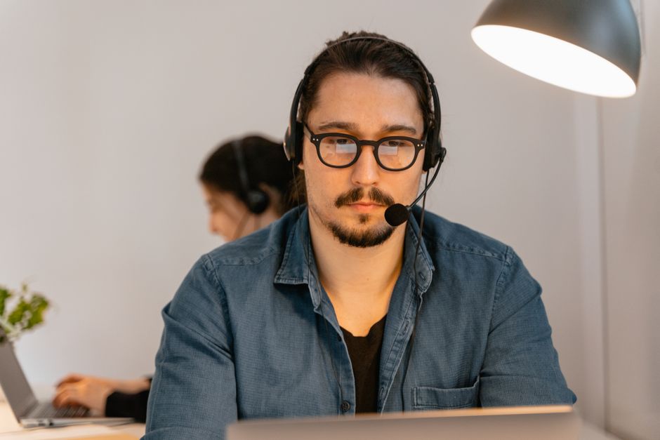 Assistente que age sozinho: o que é um agente de IA e como criar o seu sem saber programar