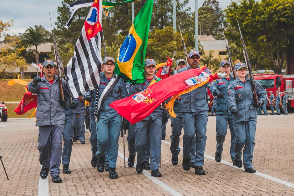Guarda Revolucionária do Irã diz que petroleiro explodiu após atingir mina no Estreito de Ormuz