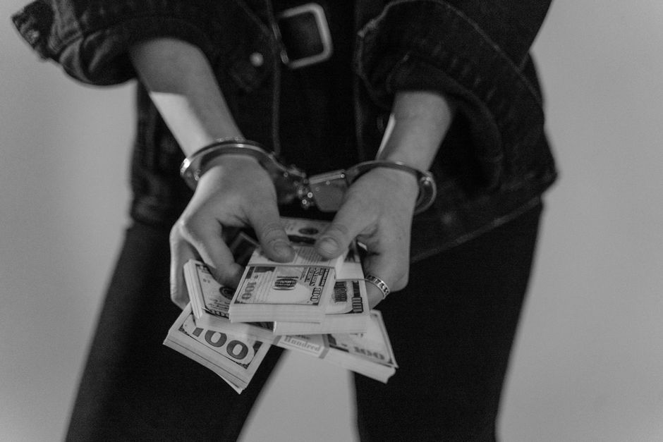 Você confiaria seu dinheiro a uma IA? Só 14% dos brasileiros dizem que sim