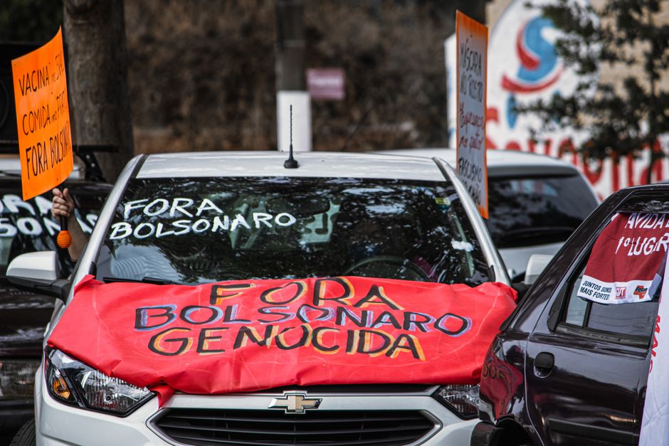 Flávio Bolsonaro tem 51,49% e Lula, 48,51%, diz agregador de pesquisas Inteligov/EXAME