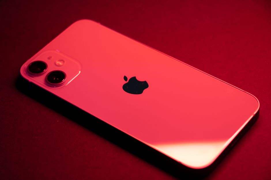 iPhone Duo de US$ 1.999 tem entrega para janeiro após corrida na pré-venda
