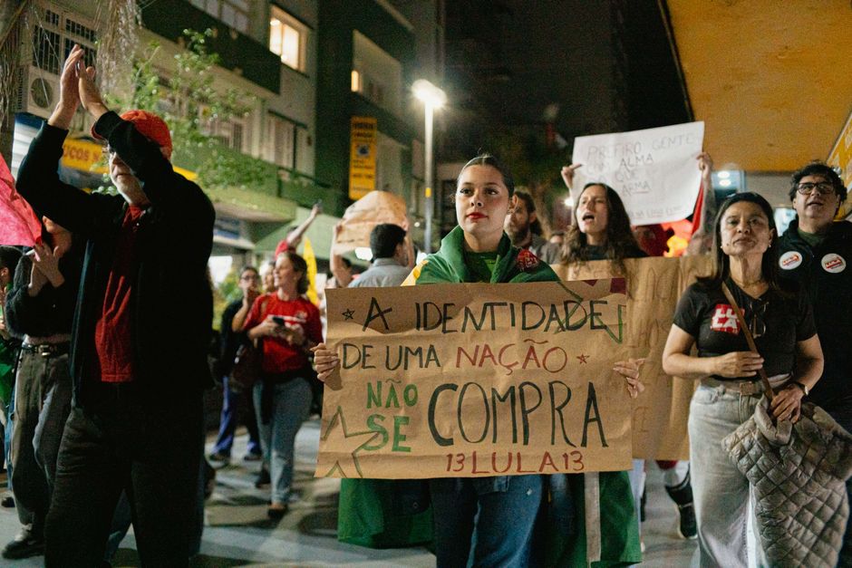 Coligação de Lula aciona PF e PGE contra Meta por suposto favorecimento a Flávio Bolsonaro